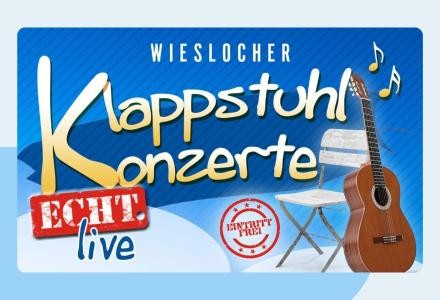 Olympia-Sportbecken mit Startblöcken.