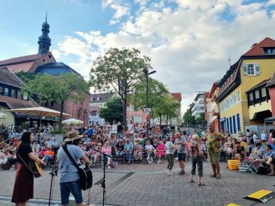 Klappstuhlkonzert in der Innenstadt.