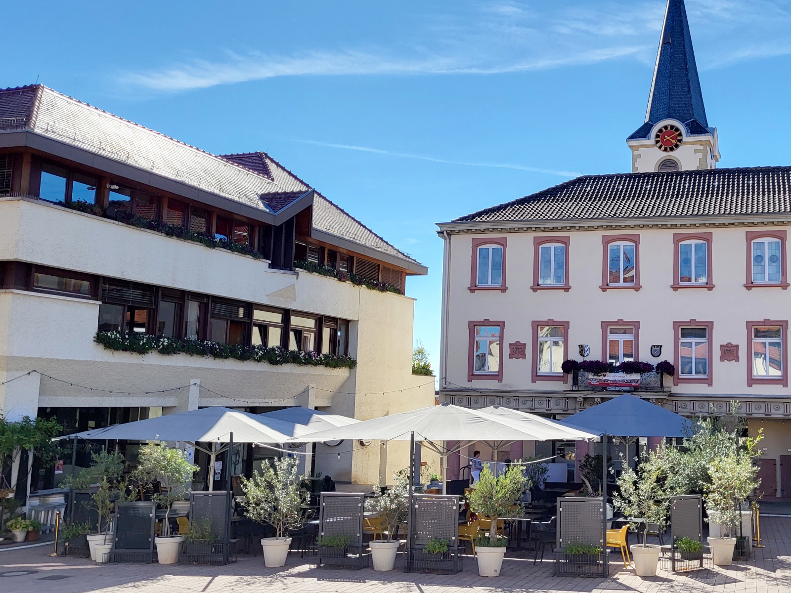 Verwaltungszentrum mit neuem und Altem Rathaus.