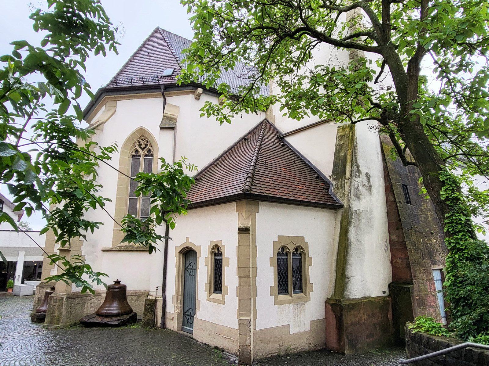 Evangelische Stadtkirche "von hinten" fotografiert.