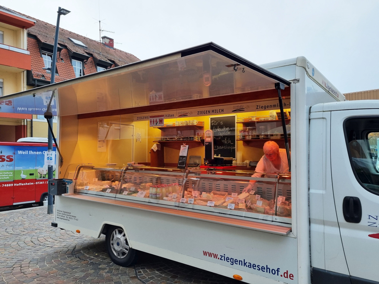 Verkaufsstand Nußlocher Ziegenkäsehof.