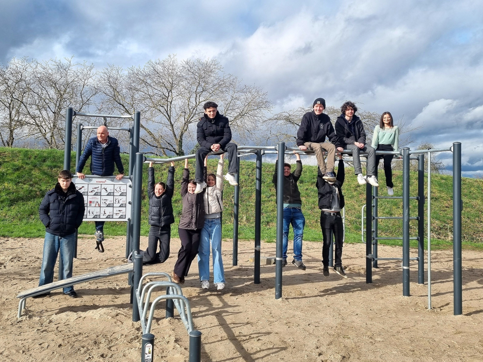 Outdoor-Fitnessanlage, vom Jugendgemeinderat initiiert.